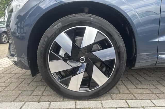 Volvo XC60 (2024) thumbnail 2
