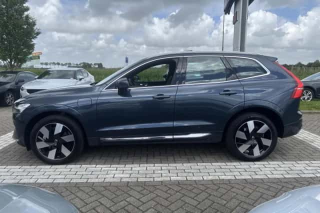 Volvo XC60 (2024) thumbnail 3