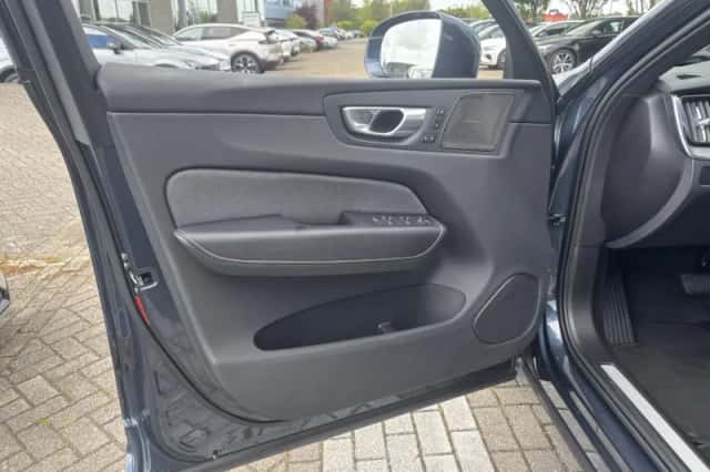 Volvo XC60 (2024) thumbnail 5