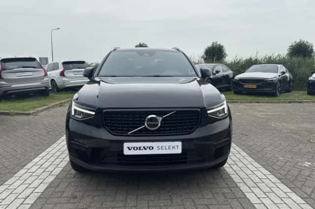 Volvo XC40 (2022) thumbnail 3