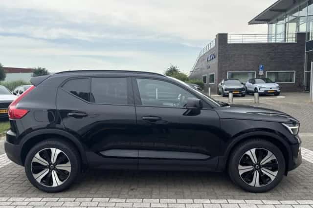 Volvo XC40 (2022) thumbnail 5