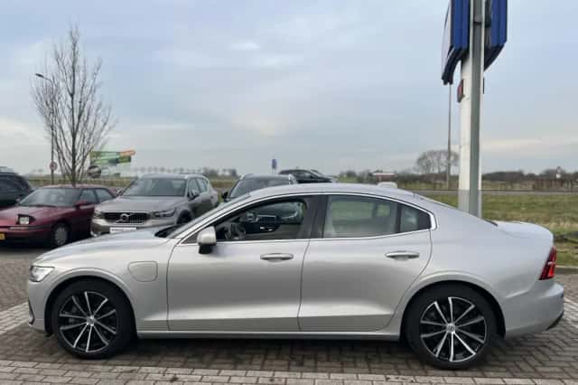 Volvo S60 (2023) thumbnail 2