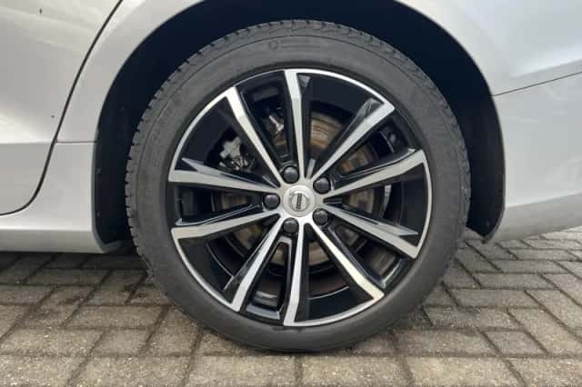 Volvo S60 (2023) thumbnail 3