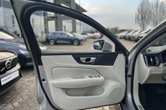 Volvo S60 (2023) thumbnail 6