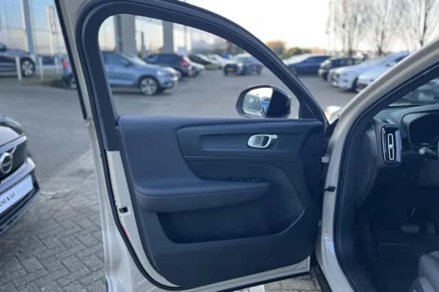 Volvo EX40 (2026) thumbnail 3