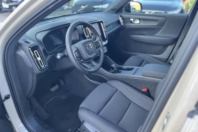 Volvo EX40 (2026) thumbnail 4