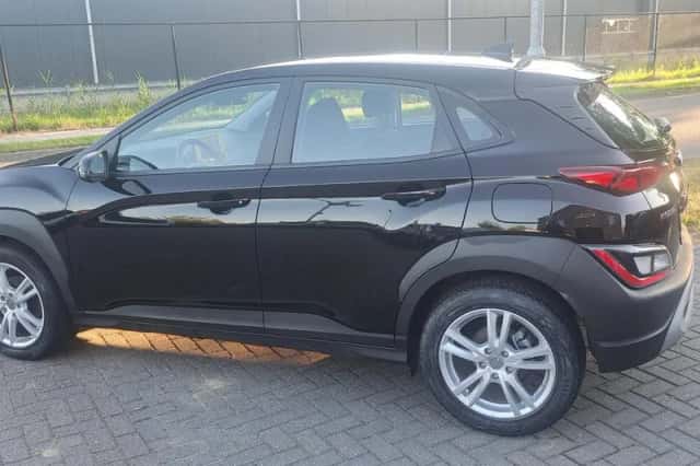 Hyundai Kona (2021) thumbnail 4