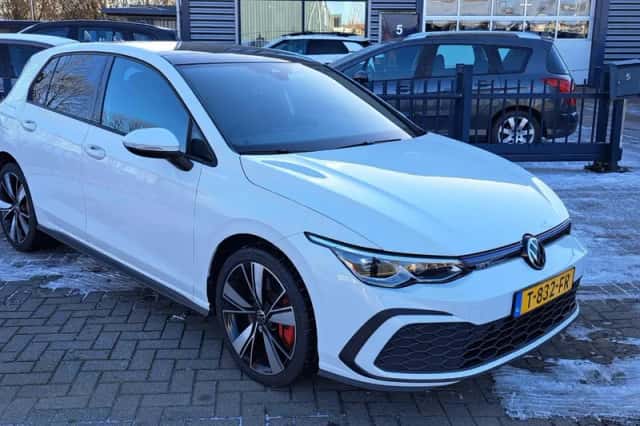 Volkswagen Golf (2021) thumbnail 2
