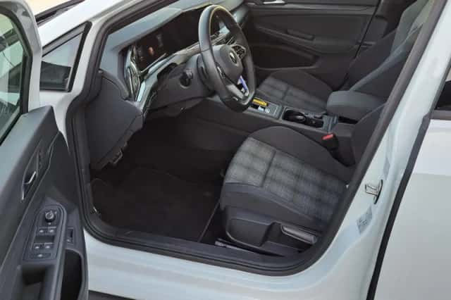 Volkswagen Golf (2021) thumbnail 5