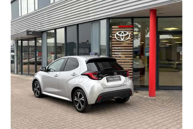 Toyota Yaris (2025) thumbnail 2