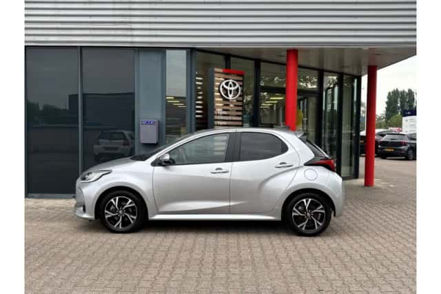 Toyota Yaris (2025) thumbnail 3
