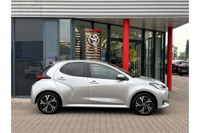 Toyota Yaris (2025) thumbnail 4