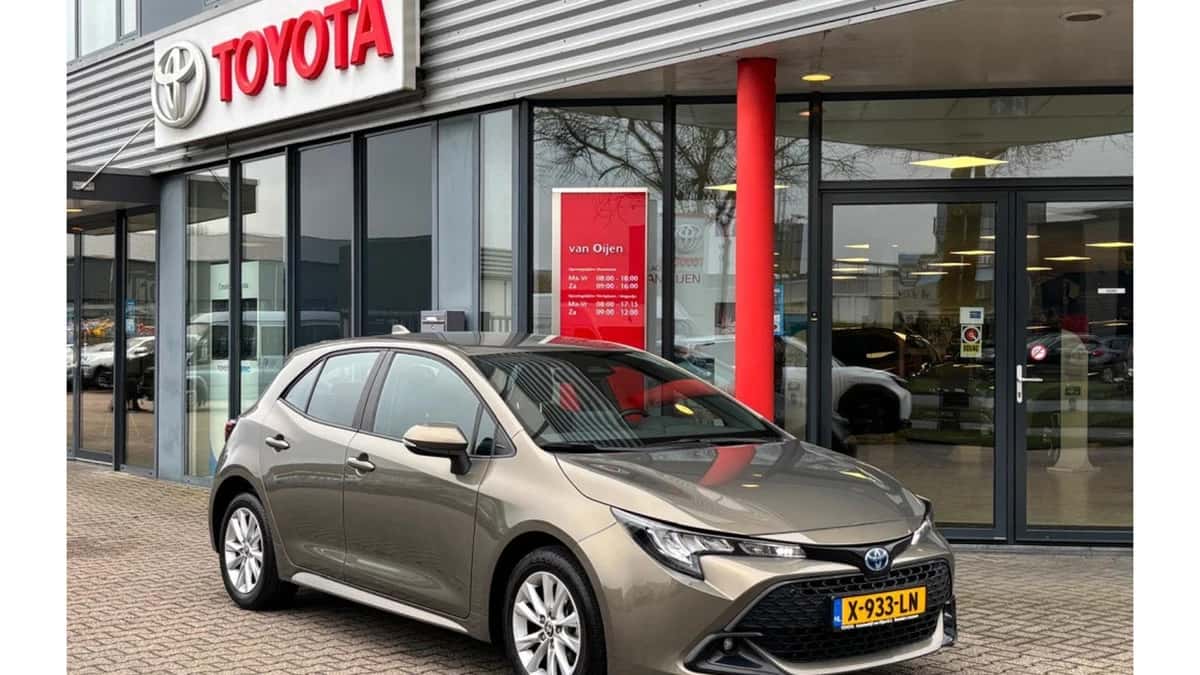 Toyota Corolla (2023) — foto 1