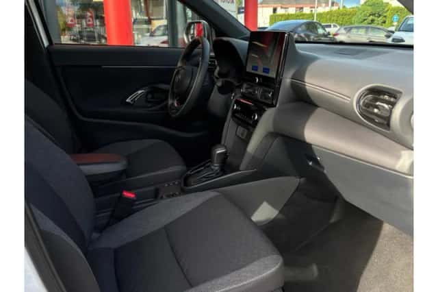 Toyota Yaris Cross (2025) thumbnail 5