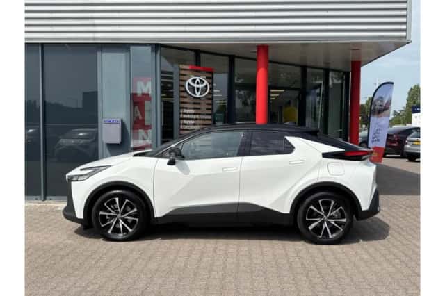 Toyota C-HR (2025) thumbnail 3