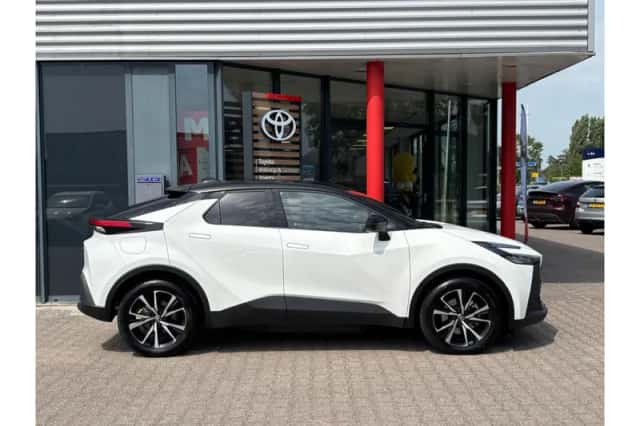 Toyota C-HR (2025) thumbnail 4