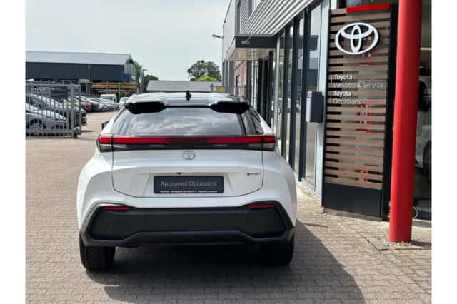Toyota C-HR (2025) thumbnail 5