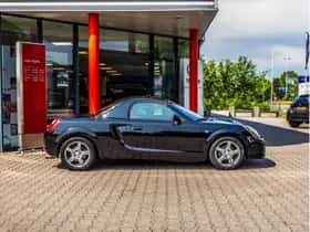 Toyota MR2 (2000) thumbnail 2