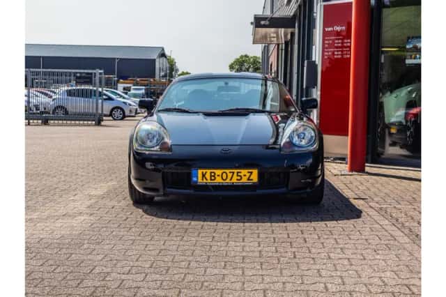 Toyota MR2 (2000) thumbnail 4