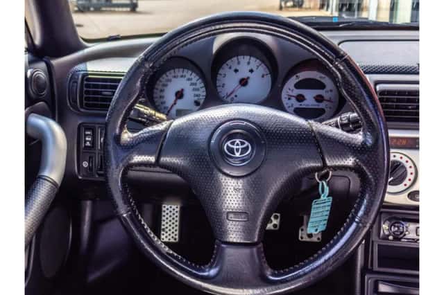 Toyota MR2 (2000) thumbnail 6