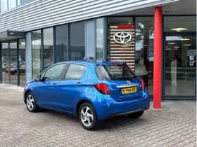 Toyota Yaris (2016) thumbnail 2