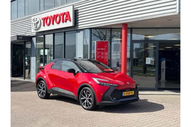 Toyota C-HR (2024) thumbnail 1