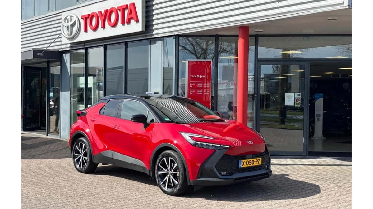 Toyota C-HR (2024) — foto 1