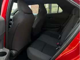 Toyota C-HR (2024) thumbnail 11