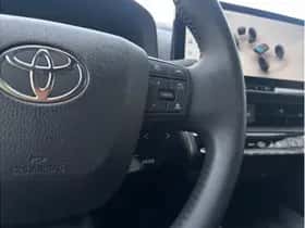 Toyota C-HR (2024) thumbnail 18