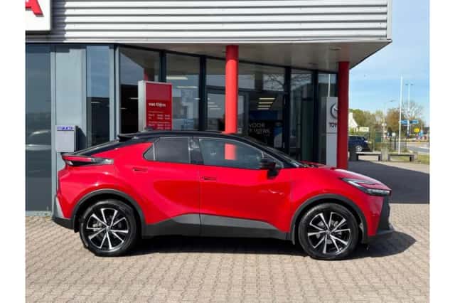 Toyota C-HR (2024) thumbnail 4