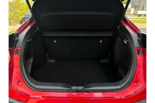 Toyota C-HR (2024) thumbnail 5