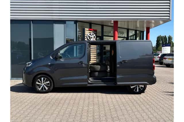 Toyota Proace (2024) thumbnail 3