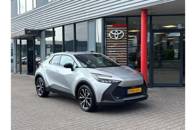 Toyota C-HR (2025) thumbnail 1