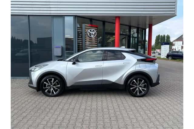 Toyota C-HR (2025) thumbnail 3