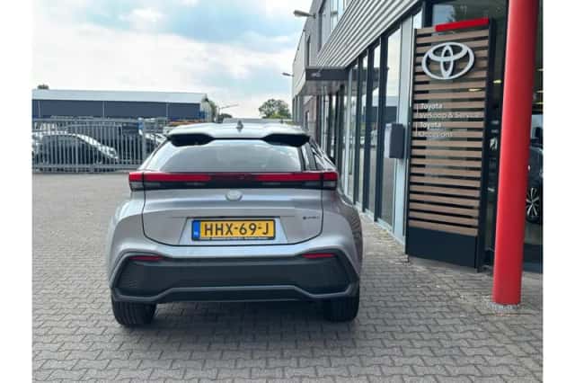 Toyota C-HR (2025) thumbnail 4