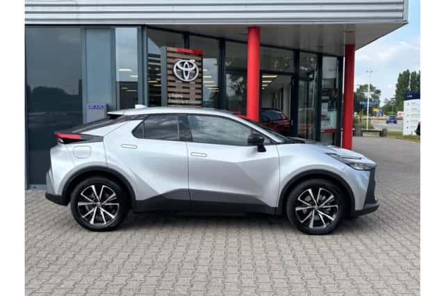Toyota C-HR (2025) thumbnail 5