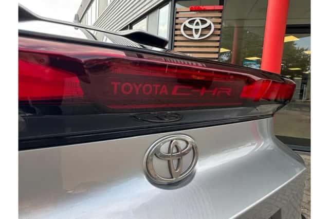 Toyota C-HR (2025) thumbnail 6