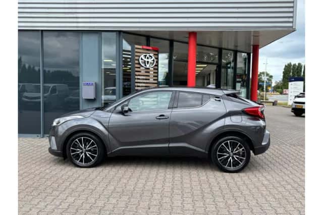 Toyota C-HR (2018) thumbnail 3