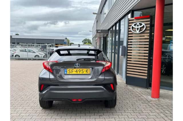 Toyota C-HR (2018) thumbnail 5