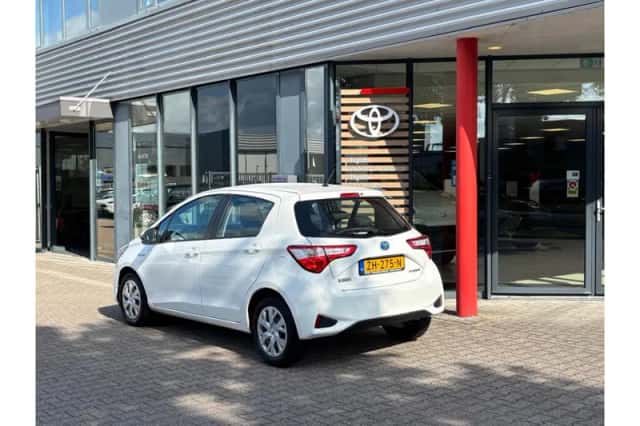 Toyota Yaris (2019) thumbnail 2
