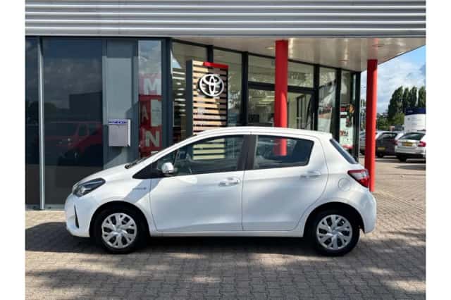 Toyota Yaris (2019) thumbnail 3