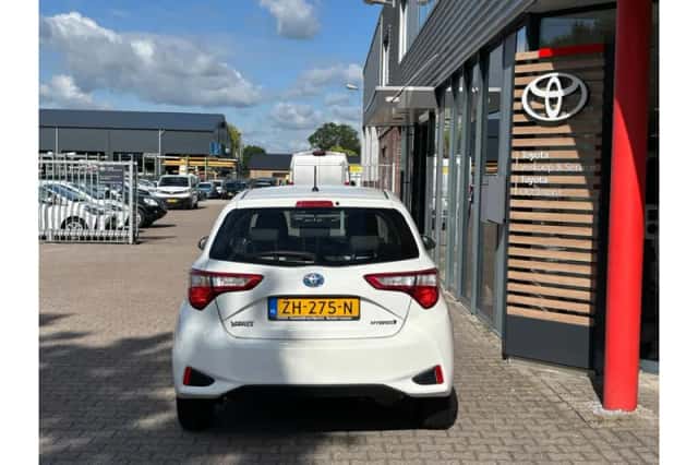 Toyota Yaris (2019) thumbnail 4