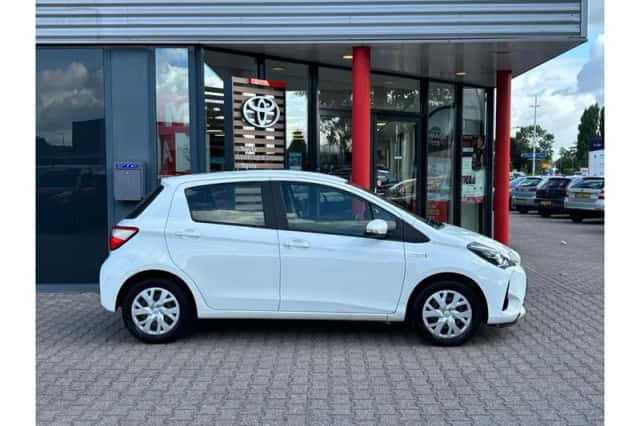 Toyota Yaris (2019) thumbnail 5