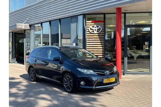 Toyota Auris (2014) thumbnail 1