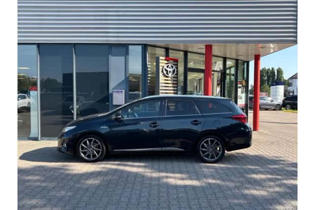 Toyota Auris (2014) thumbnail 3
