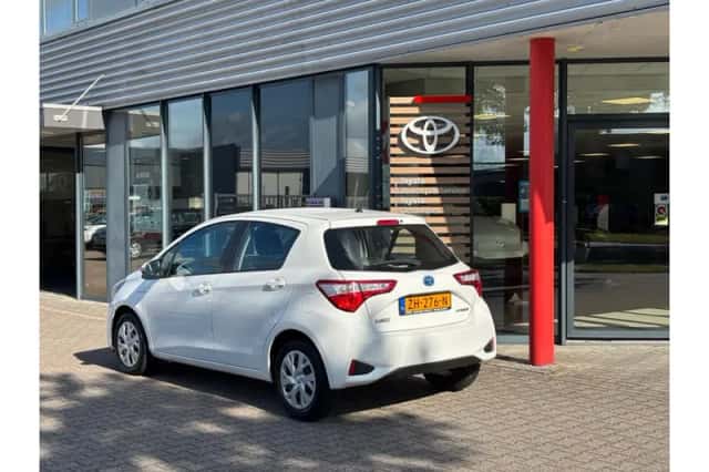 Toyota Yaris (2019) thumbnail 2
