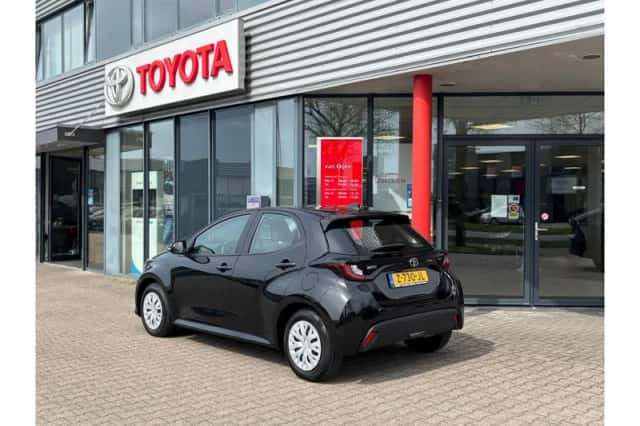 Toyota Yaris (2024) thumbnail 2