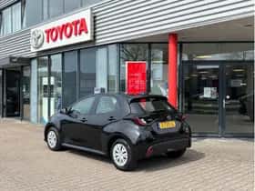 Toyota Yaris (2024) thumbnail 2