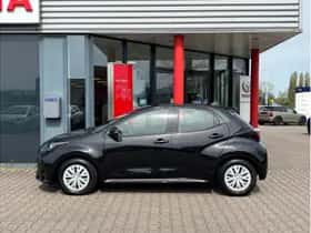 Toyota Yaris (2024) thumbnail 3