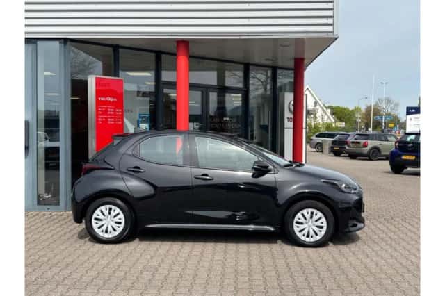 Toyota Yaris (2024) thumbnail 4